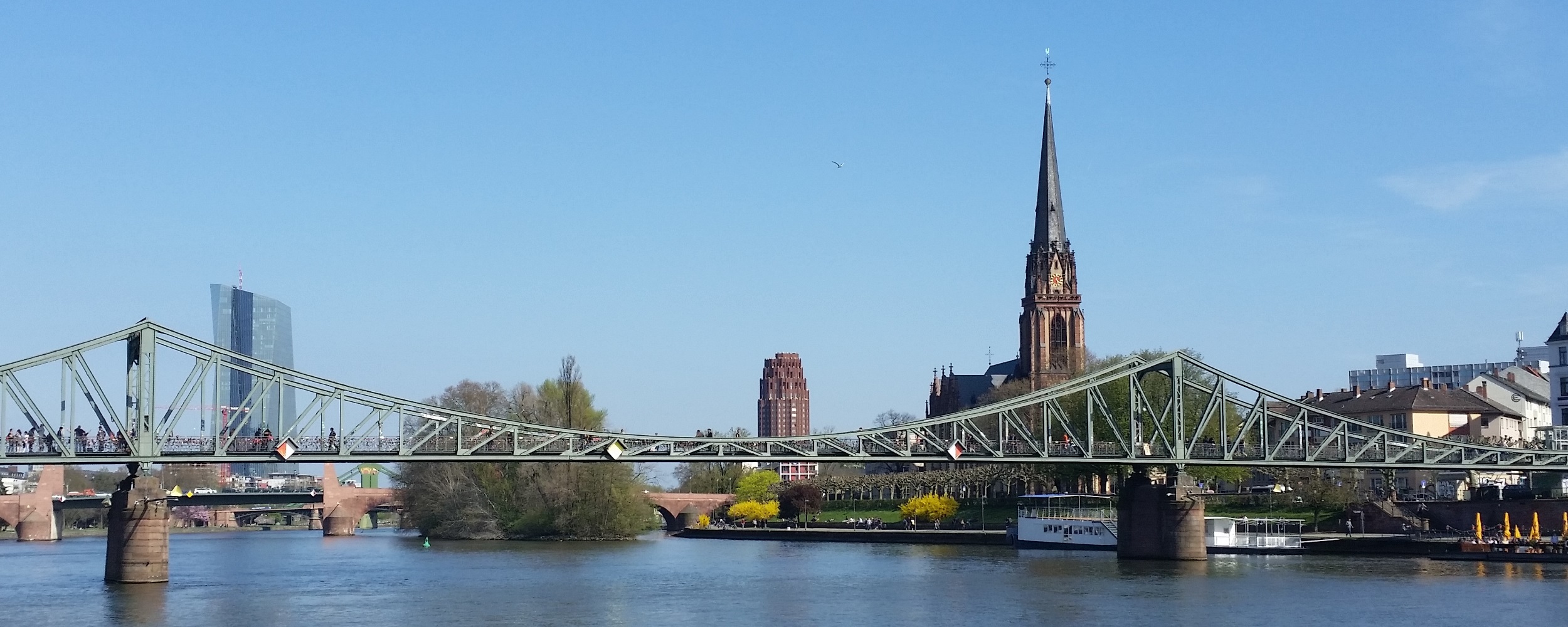 Dreikönigskirche Frankfurt am Main | Sachsenhäuser Mainufer